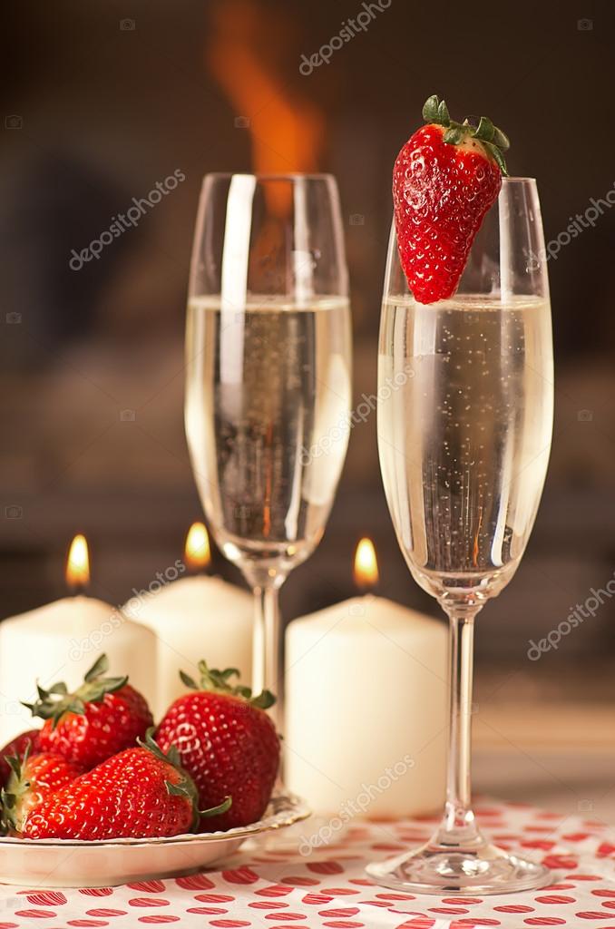 Champagne and strawberries. — Stock Photo © klaudiafj 45176515