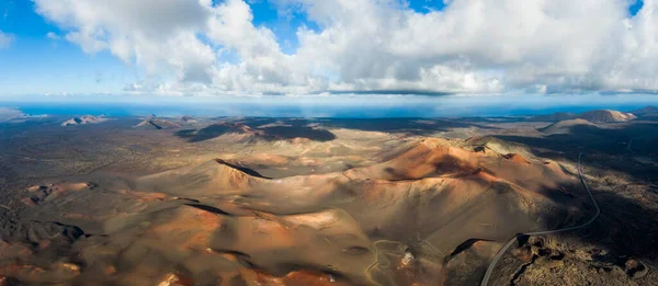 Campos vulcânicos do Parque Nacional de Timanfaya, Espanha — Fotografia de Stock