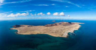 İspanya, Lanzarote 'nin kuzey kıyısındaki Graciosa adası.