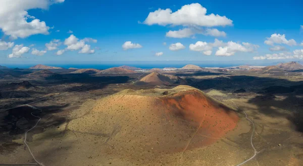 Caldera Colorada volkanı Timanfaya Ulusal Parkı, İspanya