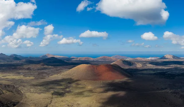 Caldera Colorada volkanı Timanfaya Ulusal Parkı, İspanya