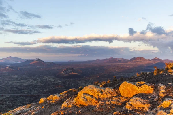 Sunrise view of El Cuervo volcano and Timanfaya National Park, Spain — Fotografia de Stock