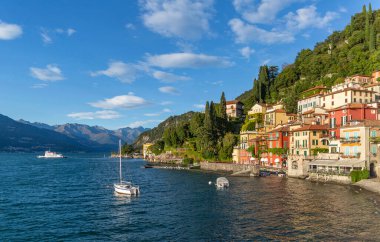 Como Gölü 'ndeki Varenna' da renkli evler