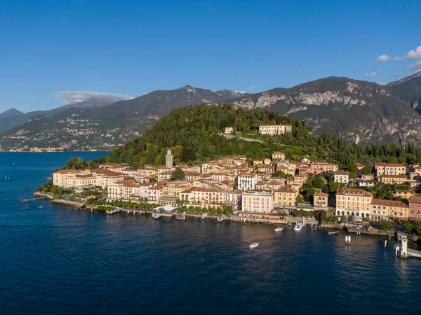 Como Gölü üzerindeki Bellagio 'nun havadan görünüşü