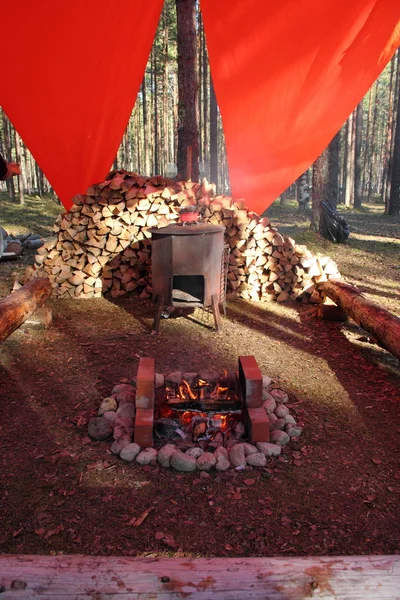 A fire in the forest camp — Stock Photo, Image