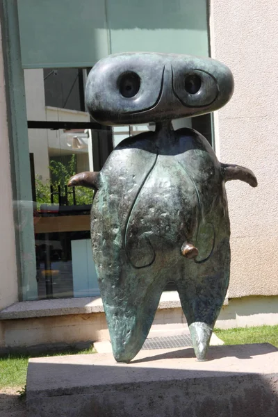 Sculpture at the museum during the Jean Miro — Stock Photo, Image