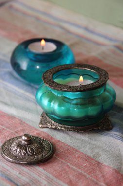 Güzel vazo, mum oryantal tarzı.