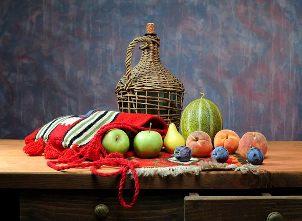 Ethno väska och färsk frukt — Stockfoto