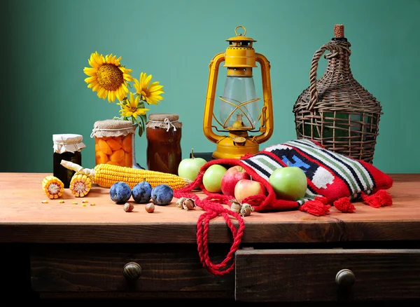 Ethno-Tasche und frisches Obst — Stockfoto