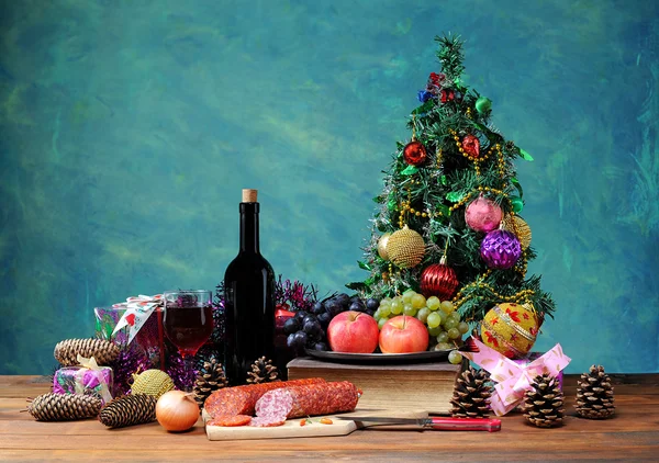 Decorative Christmas tree and food — Stock Photo, Image