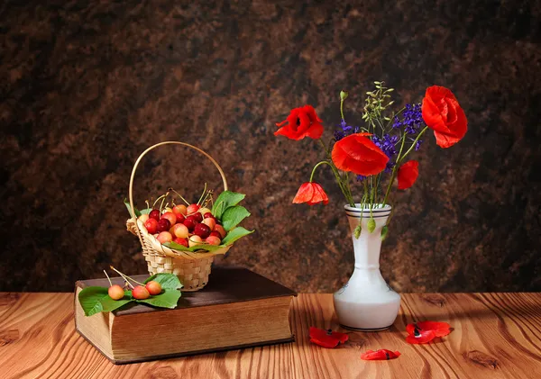 Red poppy in a vase and cherries — Stock Photo, Image