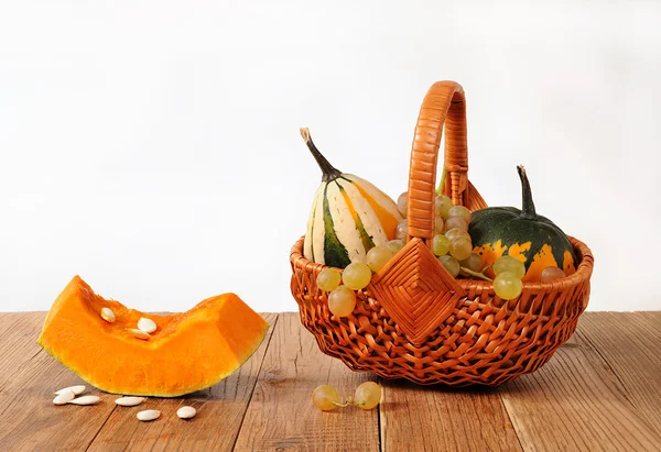 Decorative pumpkins in wicker baskets — Stock Photo, Image