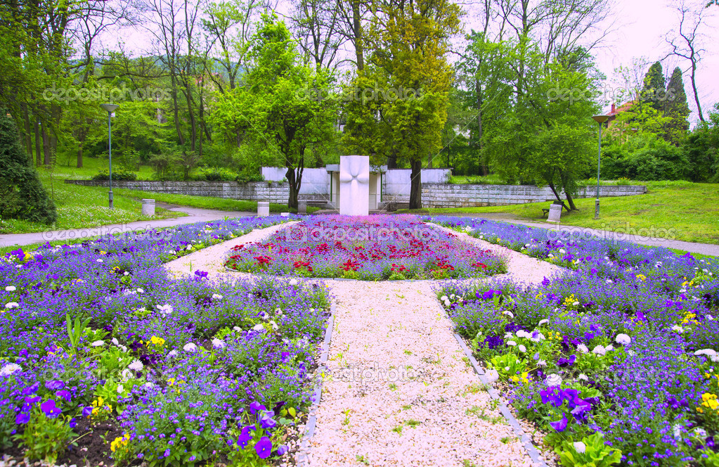 Parque, flores e árvores — Fotografias de Stock © dragi52 #45506705