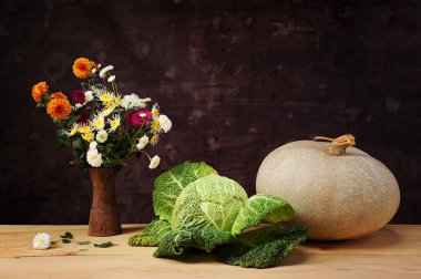 çiçek vazo, lahana ve kabak