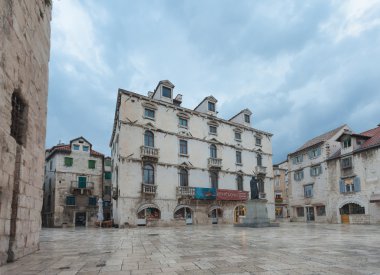 Eski kasaba bölünmüş