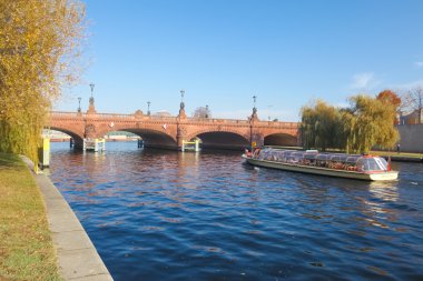 moltkebrucke Köprüsü