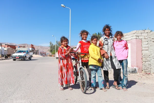 Enfants dans la rue — Photo