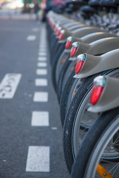 Fahrräder in der Reihe — Stockfoto