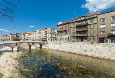 Bosna başkenti Saraybosna'da miljacka Nehri Köprüsü