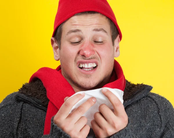 Uomo su sfondo giallo — Foto Stock