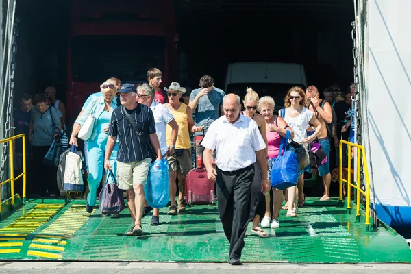 Descienden del ferry —  Fotos de Stock