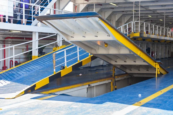 Rampa para coches en el ferry —  Fotos de Stock