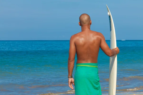 Young man with surfboard — Stock Photo, Image