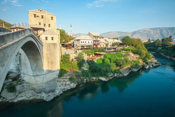 Ponte Mostar velha sobre o rio Neretva — Fotografia de Stock