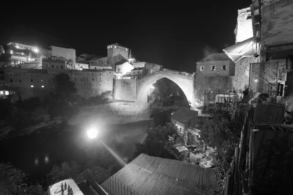 Le vieux pont sur la rivière Neretva — Photo