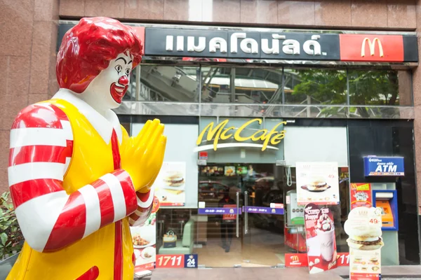 Магазин McDonalds — стоковое фото