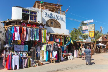 Sokaktaki Dükkanı