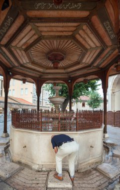 Şadırvan (abdest çeşme)