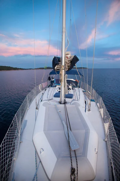 Velero al atardecer — Foto de Stock