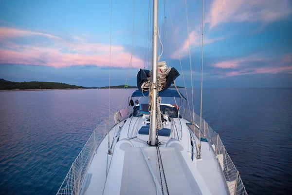 Velero al atardecer — Foto de Stock