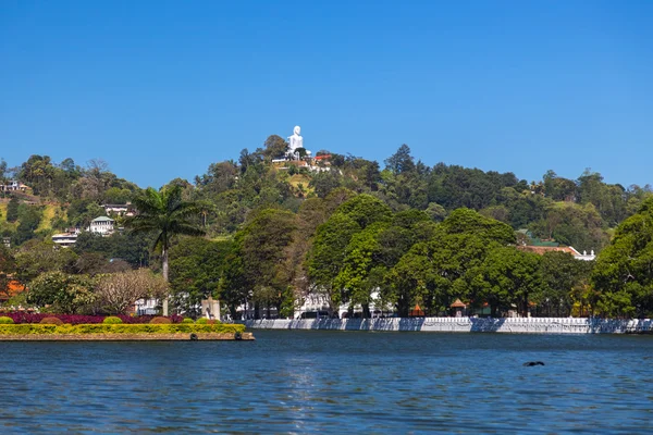 View on Kandy lake and big Buddha — Stock Photo, Image