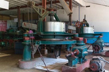 makine içinde mavi alan çay fabrikası
