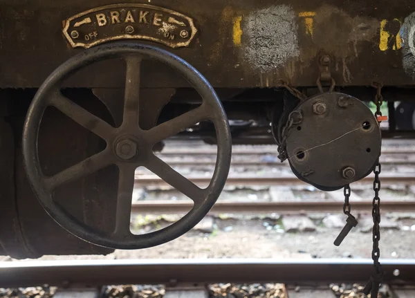 Brake wheel on old rusty train wagon on Nanu Oya train station in Sri Lanka. — Stock Photo, Image