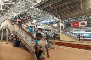 Yerel bekleyenler tren istasyonu.