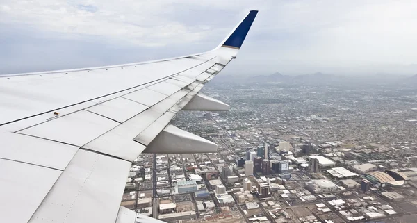 Ein Blick auf Phoenix, arizona, aus einem Passagierjet — Stockfoto