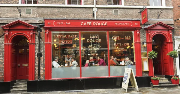 Взгляд в кафе rouge, Йорк, Англия — стоковое фото