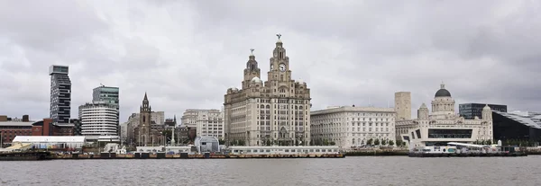 Pohled z Liverpoolu a řeku mersey — Stock fotografie