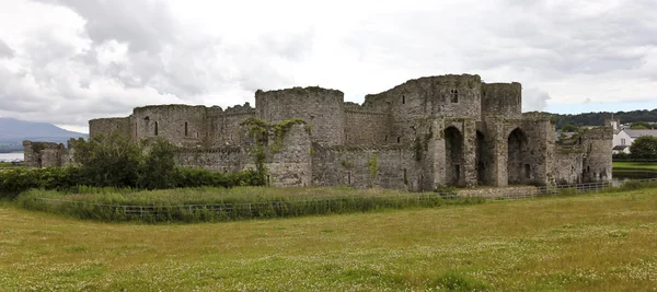 A Beaumaris Castle Back View on Anglesey, Wales — Stock Photo, Image