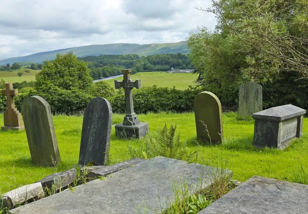 An Old English Graveyard on a Hill — Stock Photo, Image