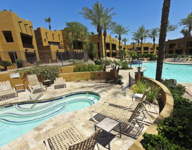 Kızılderili çadırı, litchfield park, arizona havuzda