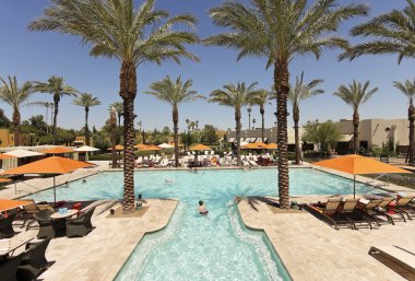 Kızılderili çadırı, litchfield park, arizona havuzda