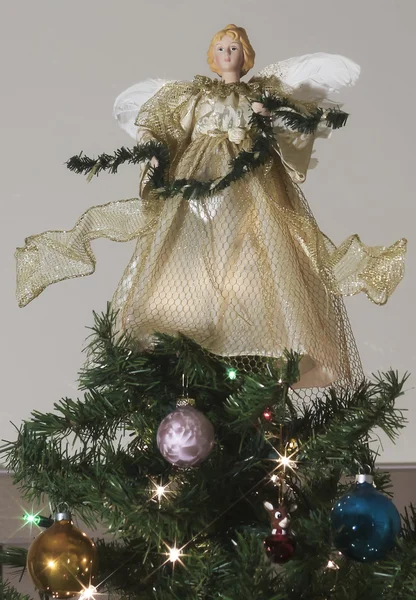 An Angel Atop a Decorated Christmas Tree — Stock Photo, Image