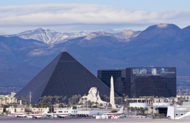 mccarran Uluslararası Havaalanı'na luxor görünümü