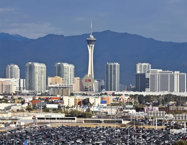 Una vista de la estratosfera desde el aeropuerto internacional de McCarran — Foto de Stock