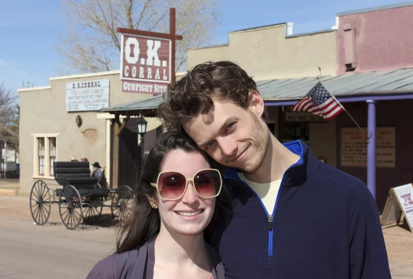 A Young Couple at the O.K. Corral, Tombstone — Stock Photo, Image