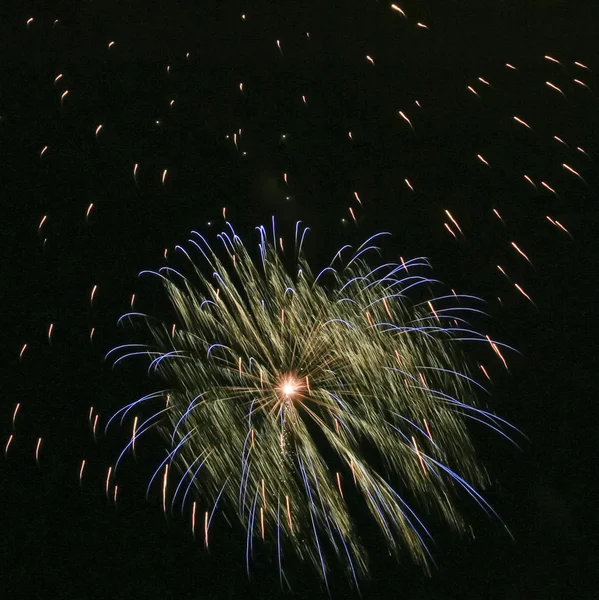 A Night Sky Full of Exploding Fireworks — Stock Photo, Image